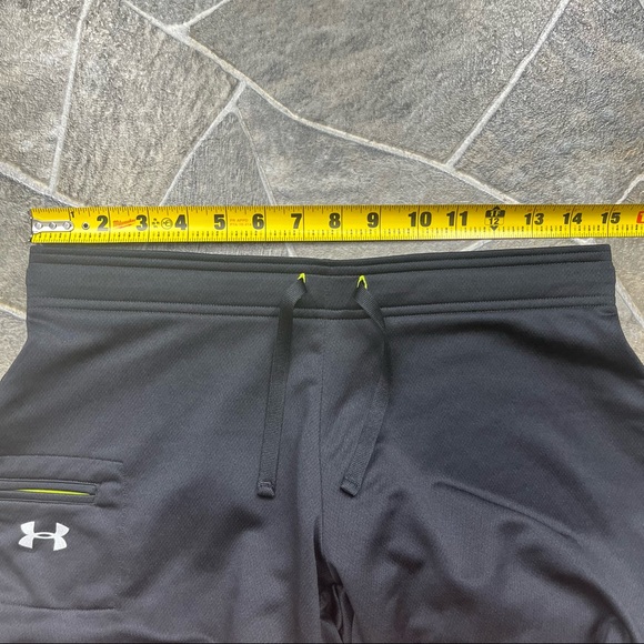 Under Armour Green HeatGear Semi-Fitted Capris - Picture 7 of 11
